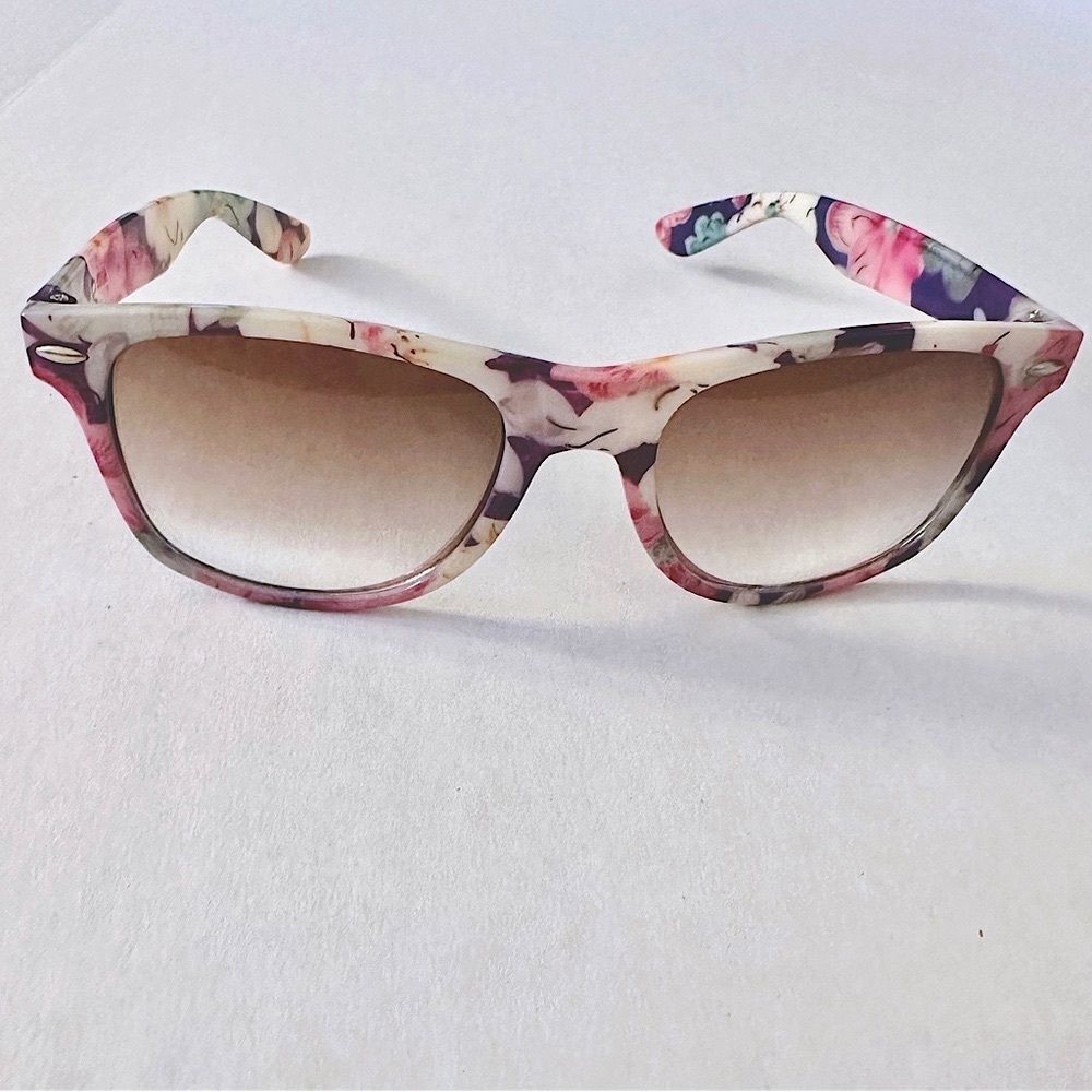 Floral plastic wayfarers with gradient brown lenses women’s